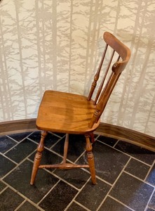 lot 102 image: Petite Vintage Wooden Farmhouse Chair