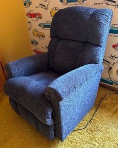 lot 27 image: Beautiful Blue Electric Reclining Chair