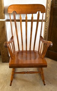 lot 21 image: Vintage Wooden Rocking Chair