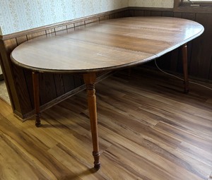 lot 45 image: Vintage Dinting Table