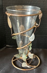 lot 59 image: Clear Glass Grouping
