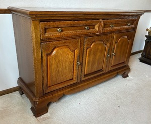 lot 14 image: Vintage Wooden Credenza Cabinet