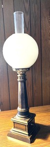 lot 62 image: Lovely Vintage French Tole Lamp