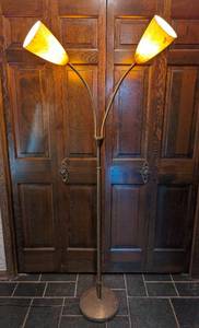 lot 16 image: Vintage Mid Century Dual Brass Floor Lamp