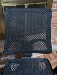 lot 103A image: Black Mesh Rolling Office Chair