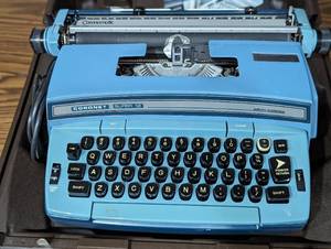 lot 106A image: Coronet Super 12 Portable Typewriter