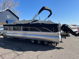 lot 12 image: 2021 Bennington 23 SF 4 Corner Fish