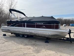 lot 17 image: 2023 Bennington 25 SSRX Tri Toon