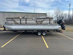 lot 7 image: 2021 Veranda VTX 22 RC Tri Toon LOADED 