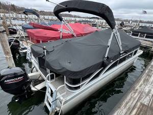 lot 3 image: 2022 Bennington 20 SSNPX Rear Fish 
