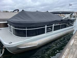 lot 14 image: 2022 Bennington 20 SSNPX Rear Fish 