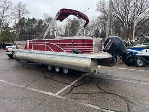 lot 27 image: 2018 Bennington 25 GSR Tri Toon - Fire Damage
