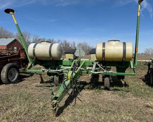 lot 29 image: John Deere 4-Row Planter