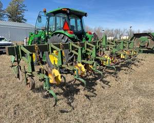 lot 30 image: Deere Row Crop Cultivator