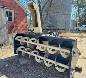 lot 40 image: Buhler 9620 Snowblower