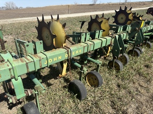 lot 31 image: JD 4 Row Cultivator