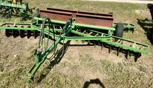 lot 32 image: JD 14 Ft Disc