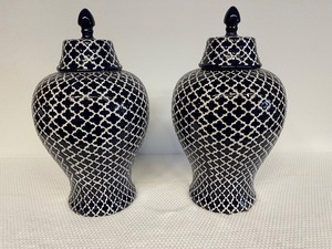 Set of 2 Blue Porcelain Jars With Matching Lids