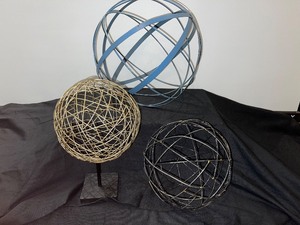lot of 3 Wire decorative accent balls