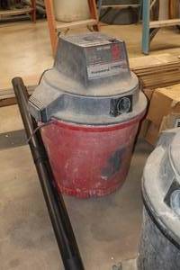 lot 631 image: Sears Craftsman Professional 2.75-HP WetDry Shop Vacuum