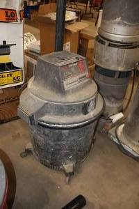 lot 632 image: Sears Craftsman Professional 2.75-HP WetDry Shop Vacuum