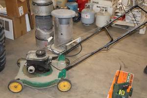 lot 635 image: Weed Eater 148cc Briggs & Stratton 300 Series Push Assist Lawn Mower