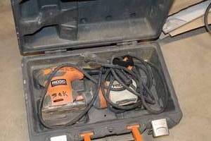 lot 645 image: Ridgid 14 Sheet Palm Sander R2500 with Case