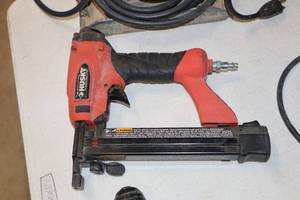 lot 649 image: Husky Air 2-in-1 NailerStapler HDN10400
