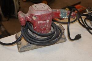 lot 651 image: Milwaukee 500W Orbital Sander 6014