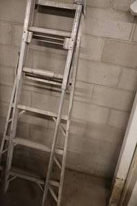 lot 654 image: 10 Aluminum 5-Way Combination StepExtension Ladder