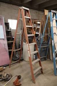 lot 655 image: Louisville Ladders 8 Step Ladder