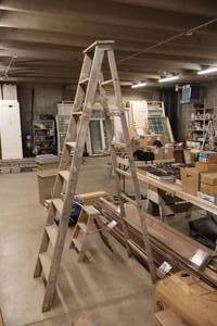 lot 657 image: 8 Wooden Step Ladder
