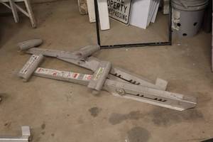 lot 662 image: Lot of (2) Werner 20 Ladder Jacks 10-20-1
