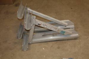 lot 665 image: Lot of (2) Ladder Jacks