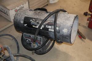 lot 677 image: Mr. Heater 75,000-125,000-BTU Propane Heater
