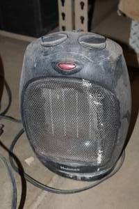 lot 680 image: Holmes 1500W Electric Heater HCH5265C-BU
