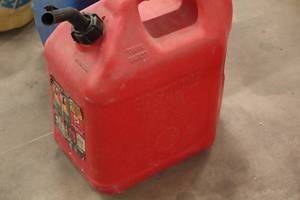 lot 693 image: 5-Gallon Plastic Gas Fuel Can