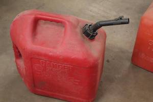 lot 694 image: 5-Gallon Plastic Gas Fuel Can