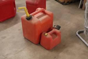lot 695 image: Lot of (2) Plastic Gas Fuel Can - 5-Gallon, 1-Gallon