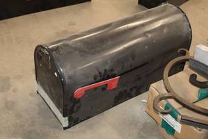 lot 726 image: Metal Mailbox 8x22x11
