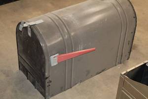 lot 733 image: Metal Mailbox 11x25x16