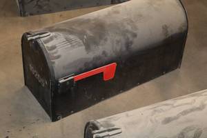 lot 735 image: Metal Mailbox 8x22x11