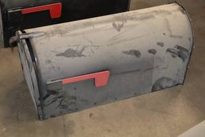 lot 736 image: Metal Mailbox 8x22x11