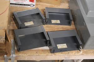 lot 751 image: Lot of (4) I.T.E. Bus tribute 100A Plug-In Bus Duct End Closures