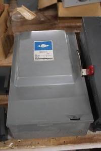 lot 752 image: Zinsco 240V100A Three-Phase General Duty Safety Switch Box