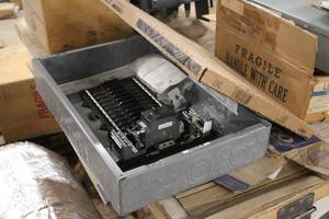 lot 755 image: Schneider Electric Square D Breaker Box with Cover (New)
