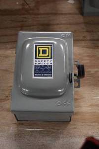 lot 757 image: Square D Company 125V 30 Amp Safety Switch Box