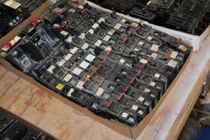 lot 762 image: Lot of (1 Box) Circuit Breakers