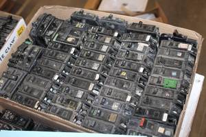 lot 765 image: Lot of (1 Box) Circuit Breakers