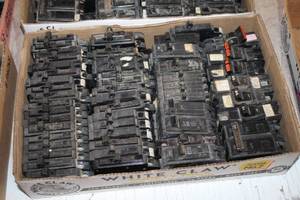 lot 766 image: Lot of (1 Box) Circuit Breakers